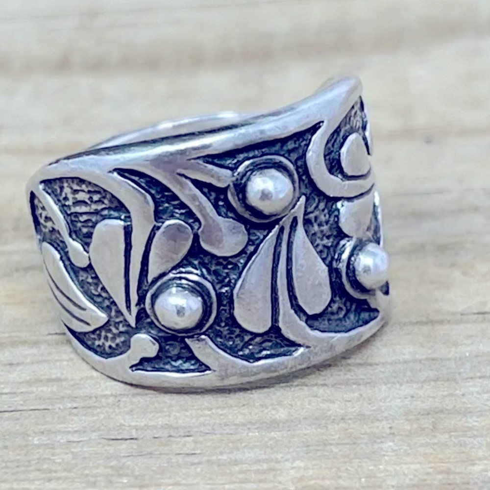 Silpada Floral Vine Holy Trinity Sterling Silver Wide Band Ring.